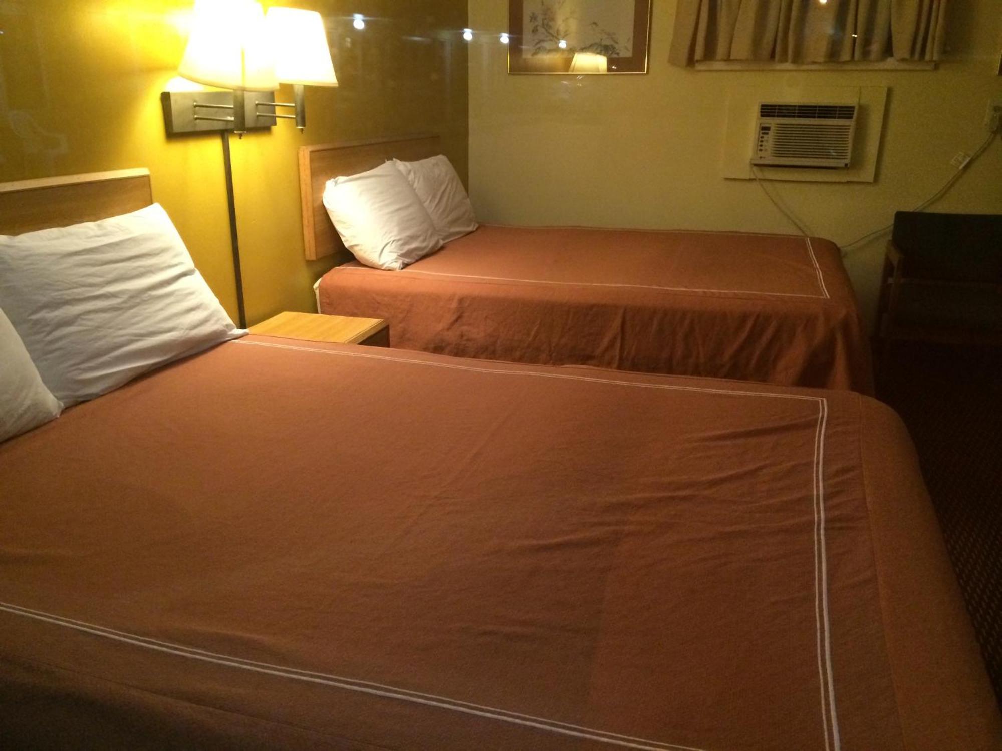 Caravan Motel Niagara Falls Room photo